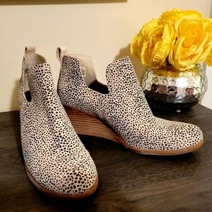 TOM'S  Animal print! suede bootie 8.5 Wide!